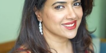 Sameera Reddy shares picture of son making rangoli for Dussehra, daughter joins in