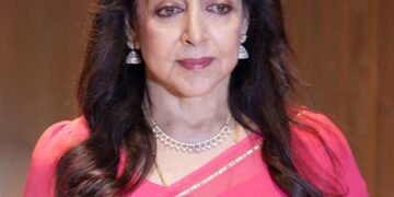 Kareena Kapoor, Hema Malini and Anil Kapoor celebrate triumph of good over evil on Dussehra