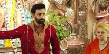 Ranbir Kapoor seeks blessings at Durga Puja pandal, Kajol makes Jaya Bachchan giggle