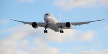 Flights remain disrupted as airlines face risk due to Middle East conflict