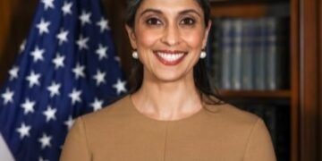 Usha Vance takes child literacy push to Arkansas classrooms with Governor Sanders