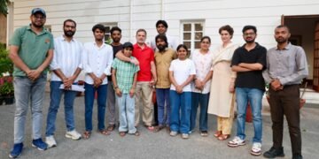 Rahul, Priyanka meet students of coaching institute, hear their grievances