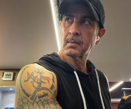 Ronit Bose Roy returns to the gym to get rid of all those festive calories