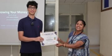 How a 17-year-old is bringing financial literacy to women in India