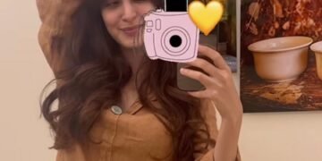 Mommy-to-be Kiara Advani flaunts her new look in a baggy shirt to keep baby bump out of sight