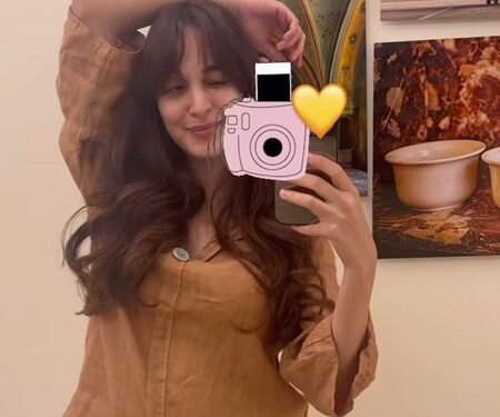 Mommy-to-be Kiara Advani flaunts her new look in a baggy shirt to keep baby bump out of sight