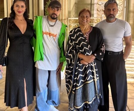 Bohemia shares frame with ‘brother’ Yo Yo Honey Singh in Dubai