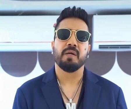 Mika Singh recalls gatecrashing Amitabh Bachchan’s party, Big B says Jaya Bachchan has kept doors open for all