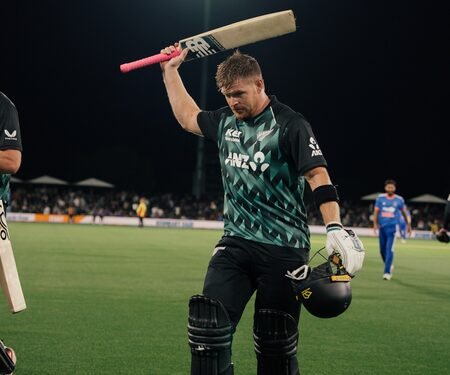 1st T20I: Phillips’ blitzkrieg powers NZ to 225/4 against India