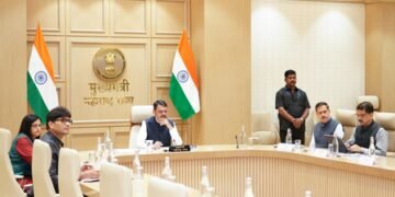 Focus on building economically viable water projects: Maha CM tells World Bank