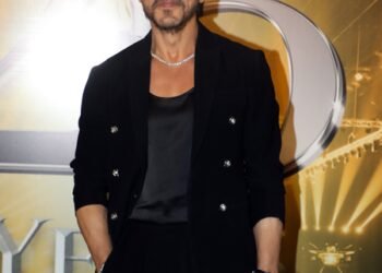 Shah Rukh Khan sends ‘warmest wishes’ & ‘prayers’ to Union Minister Amit Shah