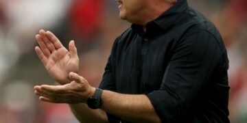 Darren Bazeley to step down as New Zealand head coach in December