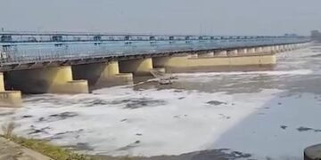 Toxic foam spotted on Yamuna near Kalindi Kunj