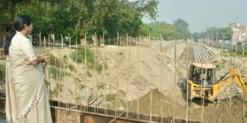 Delhi CM Rekha Gupta inspects Chhath ghat construction near Munak Canal