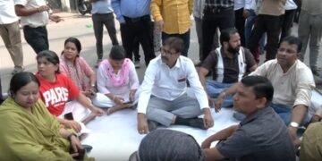 Lawyers protest against demolition of chambers in Lucknow