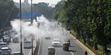 Delhi records AQI of 187; Yamuna white foam raises pollution concerns