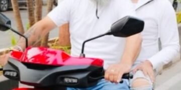 Palash Sen recalls medical college days as he rides two-wheeler to Mumbai concert