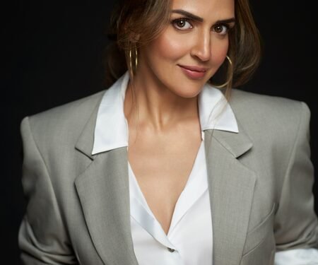 Esha Deol calls dad Dharmendra ‘a perfect husband’