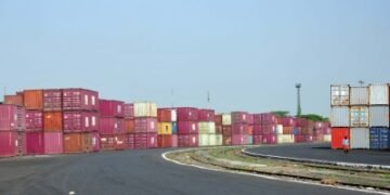 Pakistan auction of Afghan goods stuck at Karachi port an attempt at profit from traders’ woes