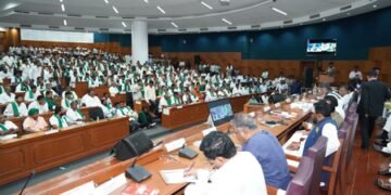 K’taka govt holds talks with sugarcane factory owners & growers; CM appeals to farmers to allow cane crushing