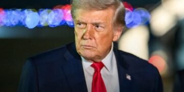 Week from midterm election, polls project grim prospect for Trump
