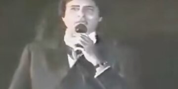 Sudesh Bhosale shares throwback video of Amitabh Bachchan, Amjad Khan sharing stage