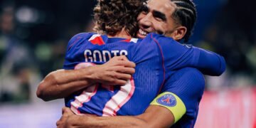 PSG beat Lyon to go top of Ligue 1 table