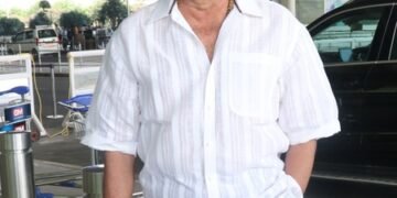 Raj Babbar visits Golden Temple with family, talks about growth of Punjabi cinema