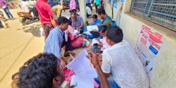 Gujarat records 1.59 lakh voter enrolment applications in a day as youth turn up in large numbers