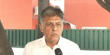 Strange irony that those in power are holding rally to ‘save democracy’, says Manish Tewari