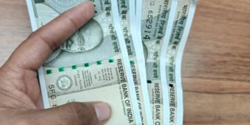 Diwali bonanza: Cabinet hikes Dearness Allowance by 3 pc with over Rs 10,000 crore allocation