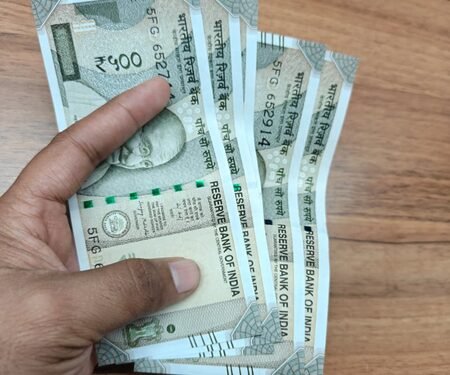 Diwali bonanza: Cabinet hikes Dearness Allowance by 3 pc with over Rs 10,000 crore allocation