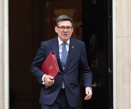UK announces extra 10-billion-pound support for Ukraine