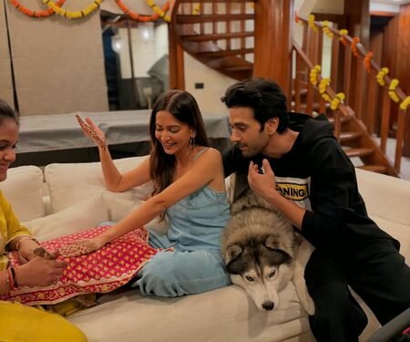 Pulkit Samrat adores birthday girl Kriti Kharbanda as she gets her Karwa Chauth Mehehdi done