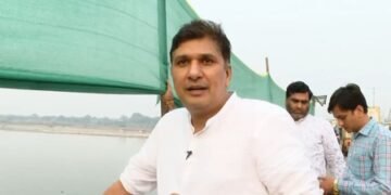 Drink water at Kalindi Kunj ghat: AAP leader dares BJP MP after latter takes dip in Yamuna