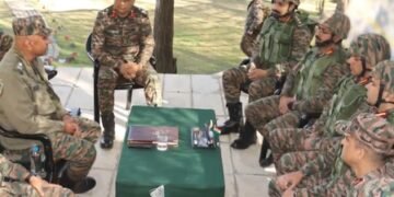 J&K: Northern Army Commander visits forward posts in Poonch, reviews security operations