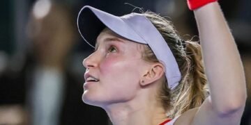 Rybakina withdraws from Tokyo with neck injury, Fernandez advances to SF