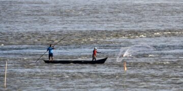 Thoothukudi fishermen return to sea after six day weather shutdown