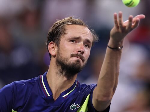 Daniil Medvedev overcomes Struff challenge to march into round 3 at Shanghai Masters