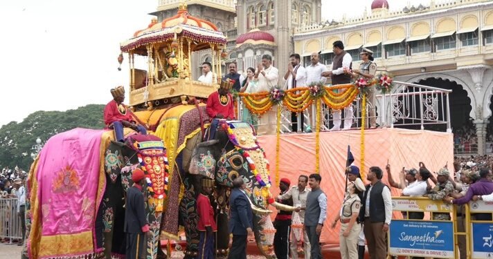Telangana CM Revanth Reddy Attends Mysuru Dasara, Witnesses Jamboo Savari