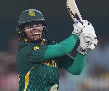 Melbourne Renegades sign Chloe Tryon for WBBL 12