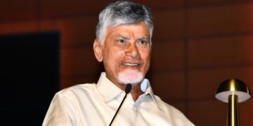 Do Not Tolerate Crimes in the Name of Politics, Chandrababu Naidu Tells Police